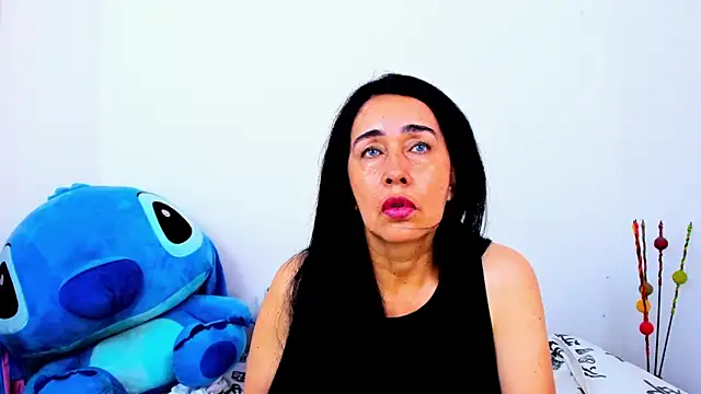 Snapshot of HorniestMilf chatting on May 30, 7:33 pm HorniestMilf online show from May 30, 7:33 pm