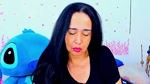 Snapshot of HorniestMilf chatting on June 3, 8:14 pm HorniestMilf online show from June 3, 8:14 pm