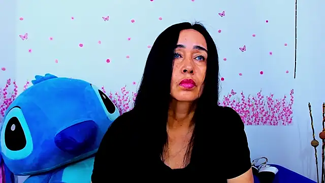 Snapshot of HorniestMilf chatting on June 4, 8:15 pm HorniestMilf online show from June 4, 8:15 pm
