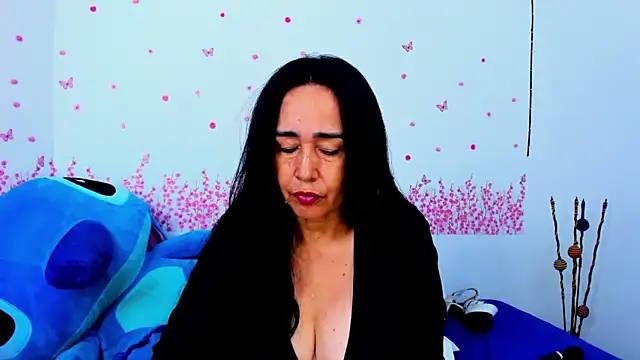 Snapshot of HorniestMilf chatting on June 6, 7:07 pm HorniestMilf online show from June 6, 7:07 pm