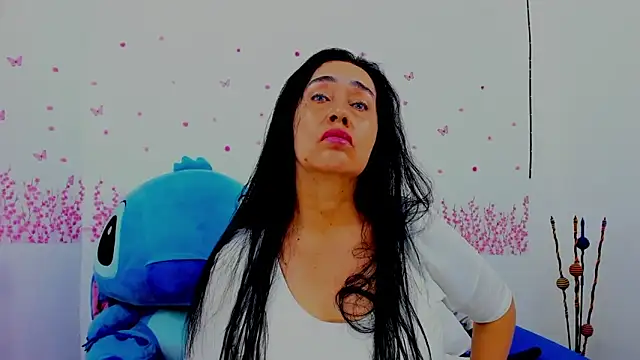 Snapshot of HorniestMilf chatting on June 11, 7:45 pm HorniestMilf online show from June 11, 7:45 pm