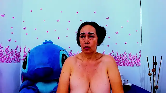 Snapshot of HorniestMilf chatting on June 13, 8:07 pm HorniestMilf online show from June 13, 8:07 pm