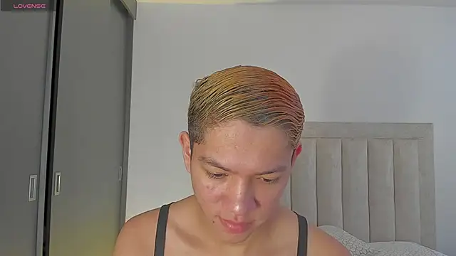 JulianRose 1 online show from November 26, 12:17 pm