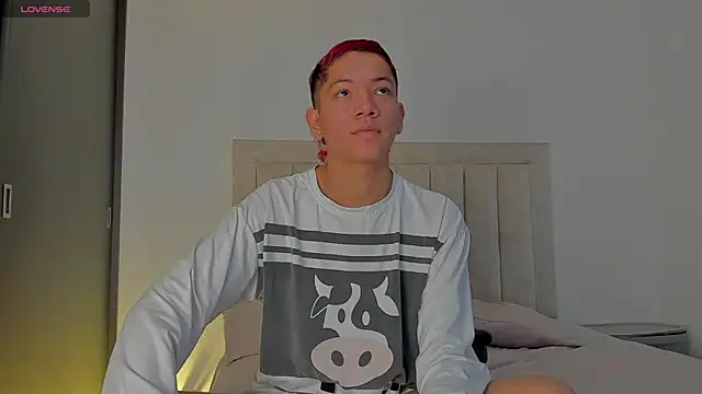 JulianRose 1 online show from December 5, 12:36 pm