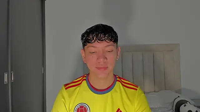 JulianRose 1 online show from June 23, 12:03 pm