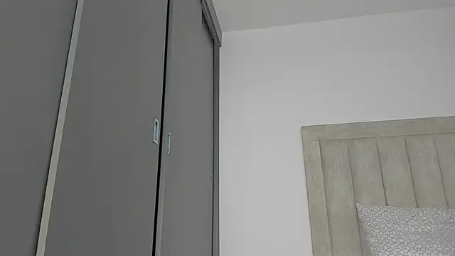 JulianRose 1 online show from June 28, 1:06 pm