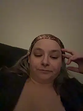 kitten0760 online show from May 6, 1:14 am