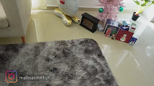 Snapshot of Melina-Smith chatting on December 10, 9:11 pm Melina-Smith online show from December 10, 9:11 pm