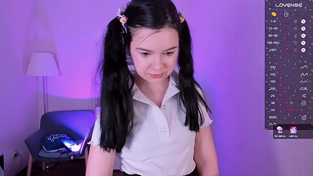 Lil Amelie online show from January 19, 7:45 am