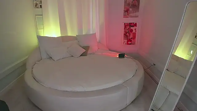 Lil Amelie online show from May 1, 9:58 am