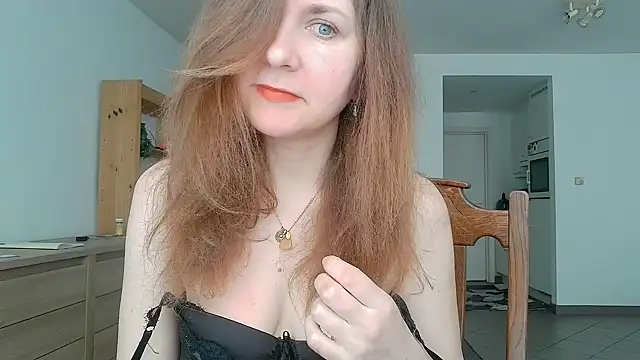Snapshot of JasmineGlamour chatting on May 10, 2:55 pm JasmineGlamour online show from May 10, 2:55 pm