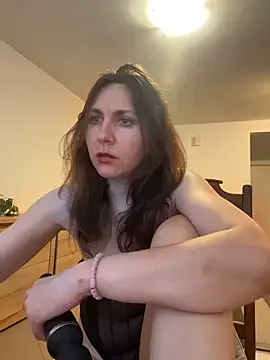 Snapshot of JasmineGlamour chatting on June 21, 3:42 am JasmineGlamour online show from June 21, 3:42 am