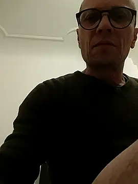 Snapshot of wedge75 chatting on October 28, 5:04 pm wedge75 online show from October 28, 5:04 pm