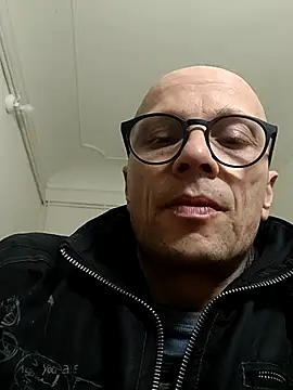 Snapshot of wedge75 chatting on November 9, 11:03 pm wedge75 online show from November 9, 11:03 pm