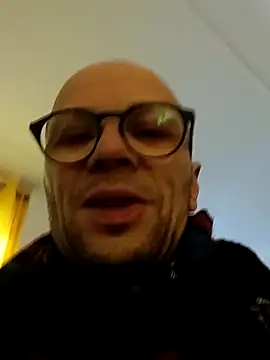 Snapshot of wedge75 chatting on January 8, 10:39 am wedge75 online show from January 8, 10:39 am