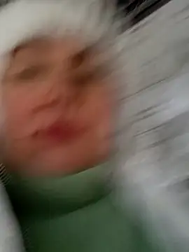 Snapshot of FantasyMichelle chatting on December 19, 6:45 am FantasyMichelle online show from December 19, 6:45 am