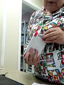 Snapshot of FantasyMichelle chatting on December 27, 12:12 pm FantasyMichelle online show from December 27, 12:12 pm