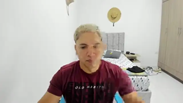Snapshot of Valerioe chatting on May 25, 8:31 am Valerioe online show from May 25, 8:31 am