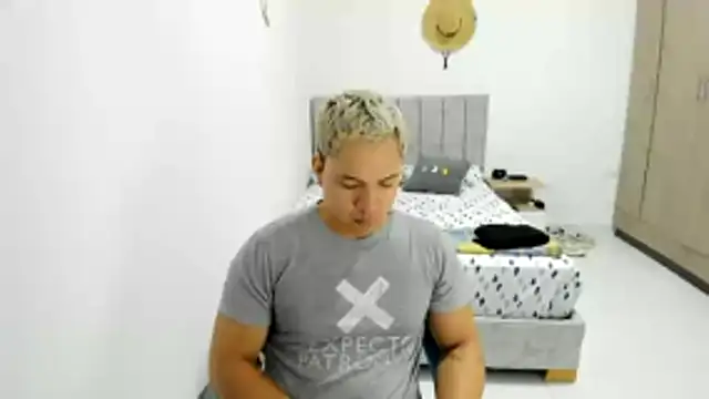 Snapshot of Valerioe chatting on May 26, 8:32 am Valerioe online show from May 26, 8:32 am