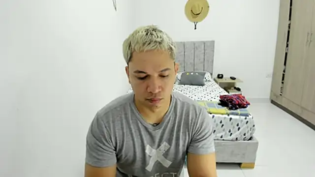 Snapshot of Valerioe chatting on May 27, 8:55 am Valerioe online show from May 27, 8:55 am