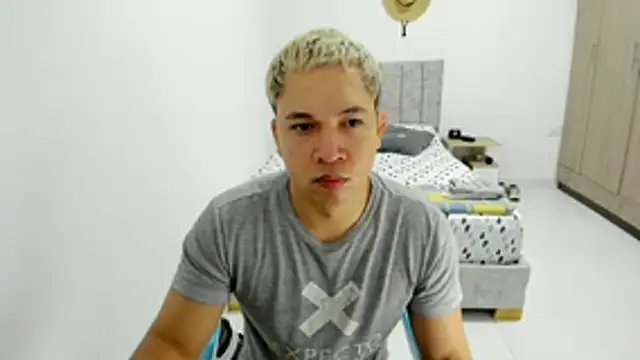 Snapshot of Valerioe chatting on May 29, 8:45 am Valerioe online show from May 29, 8:45 am