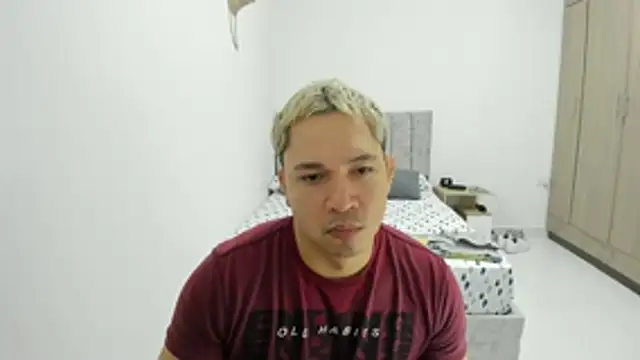 Snapshot of Valerioe chatting on June 1, 8:27 am Valerioe online show from June 1, 8:27 am