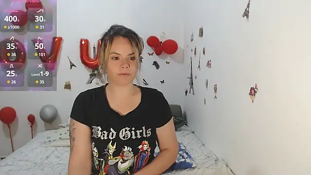 Snapshot of hotmilf4uxxx chatting on July 10, 10:29 am hotmilf4uxxx online show from July 10, 10:29 am