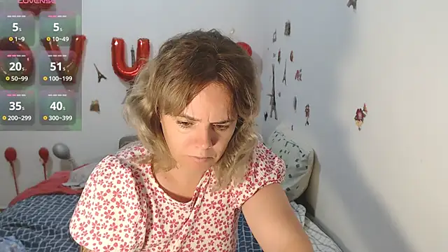 Snapshot of hotmilf4uxxx chatting on July 27, 1:18 pm hotmilf4uxxx online show from July 27, 1:18 pm