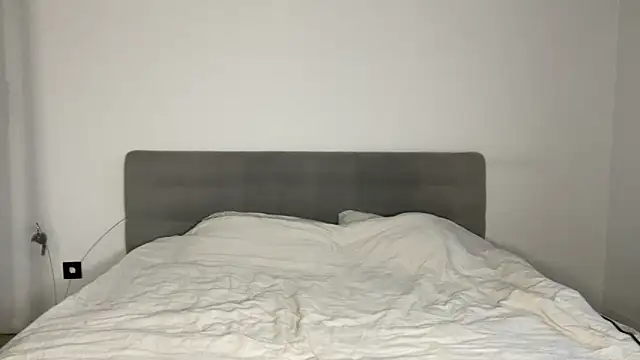 Embersweetbunny online show from December 18, 7:47 am