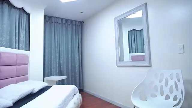 IssadoraJames online show from January 18, 12:57 am