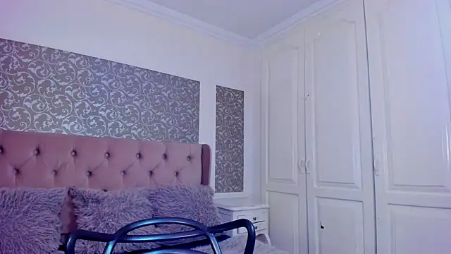 IssadoraJames online show from September 27, 2:11 pm