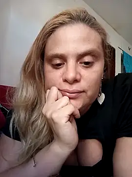 Snapshot of Elza_Blonde chatting on October 26, 9:21 pm Elza Blonde online show from October 26, 9:21 pm