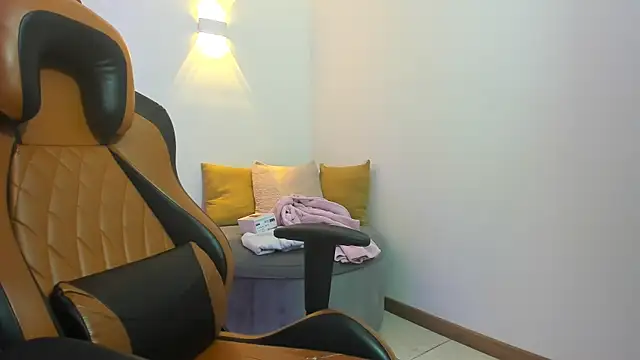 Snapshot of Lizzie_Williams_ chatting on September 24, 3:21 am Lizzie Williams online show from September 24, 3:21 am