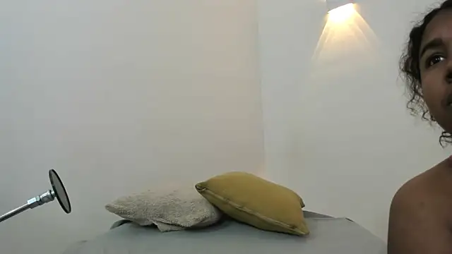 Snapshot of Lizzie_Williams_ chatting on October 29, 3:09 am Lizzie Williams online show from October 29, 3:09 am