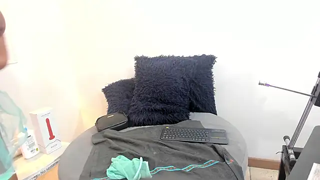 Snapshot of Lizzie_Williams_ chatting on November 26, 3:18 am Lizzie Williams online show from November 26, 3:18 am