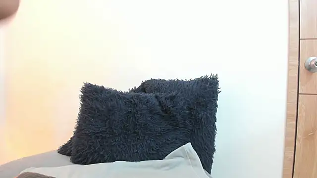 Lizzie Williams  online show from December 21, 3:35 am