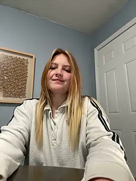Snapshot of PhatAssBlond chatting on December 1, 8:42 pm PhatAssBlond online show from December 1, 8:42 pm