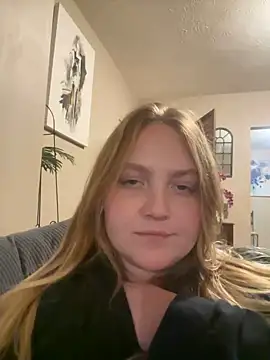 Snapshot of PhatAssBlond chatting on December 5, 3:26 am PhatAssBlond online show from December 5, 3:26 am