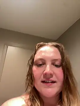 Snapshot of PhatAssBlond chatting on December 7, 2:31 am PhatAssBlond online show from December 7, 2:31 am