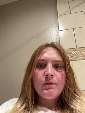 Snapshot of PhatAssBlond chatting on December 8, 6:01 am PhatAssBlond online show from December 8, 6:01 am