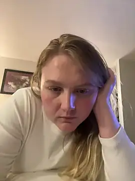 Snapshot of PhatAssBlond chatting on December 9, 1:07 am PhatAssBlond online show from December 9, 1:07 am