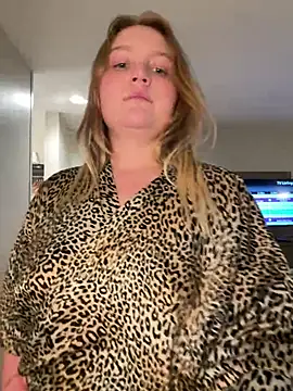 Snapshot of PhatAssBlond chatting on December 9, 4:12 am PhatAssBlond online show from December 9, 4:12 am