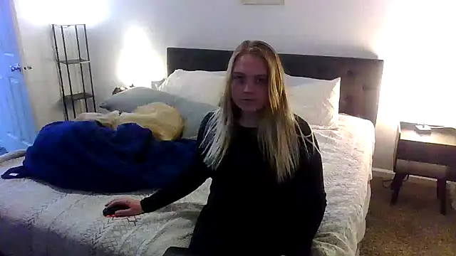 Snapshot of PhatAssBlond chatting on December 21, 11:13 pm PhatAssBlond online show from December 21, 11:13 pm