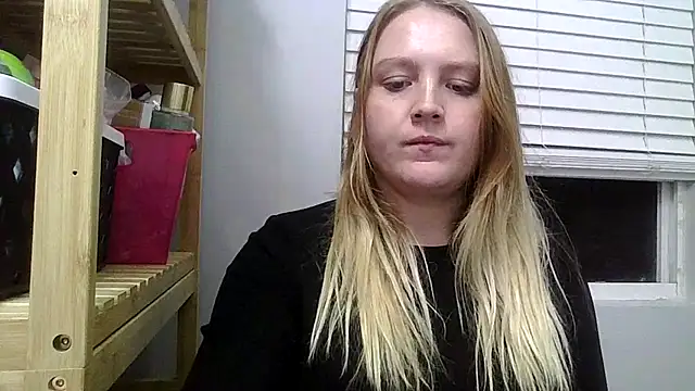 Snapshot of PhatAssBlond chatting on December 22, 2:17 am PhatAssBlond online show from December 22, 2:17 am