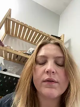 Snapshot of PhatAssBlond chatting on December 24, 6:06 pm PhatAssBlond online show from December 24, 6:06 pm