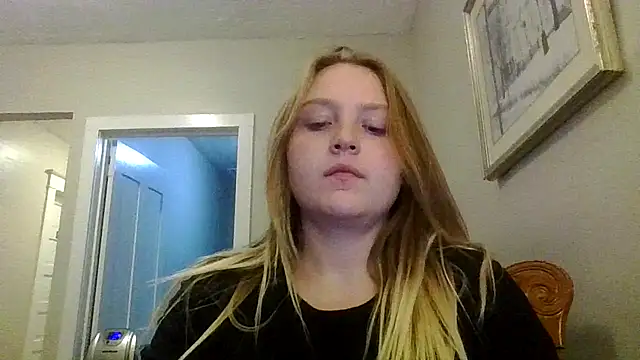 Snapshot of PhatAssBlond chatting on December 27, 2:36 am PhatAssBlond online show from December 27, 2:36 am