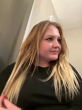 Snapshot of PhatAssBlond chatting on January 1, 1:58 am PhatAssBlond online show from January 1, 1:58 am