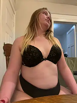 Snapshot of PhatAssBlond chatting on January 8, 4:34 am PhatAssBlond online show from January 8, 4:34 am