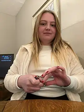 Snapshot of PhatAssBlond chatting on January 8, 9:34 pm PhatAssBlond online show from January 8, 9:34 pm