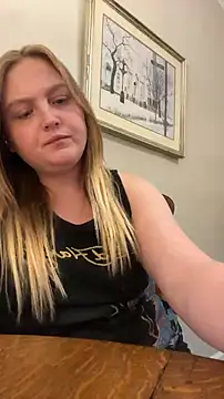 Snapshot of PhatAssBlond chatting on January 9, 1:29 am PhatAssBlond online show from January 9, 1:29 am